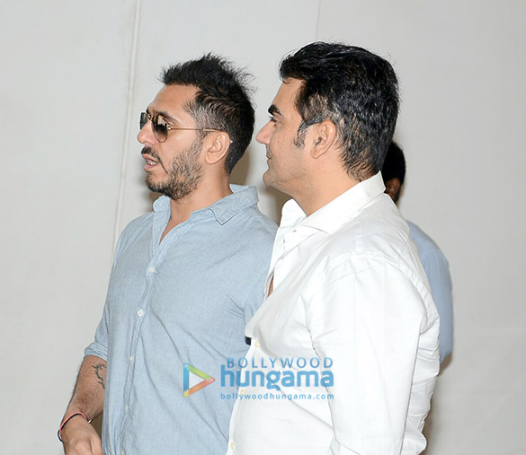 celebs attend the prayer meet in memory of the late actor vinod khanna 12