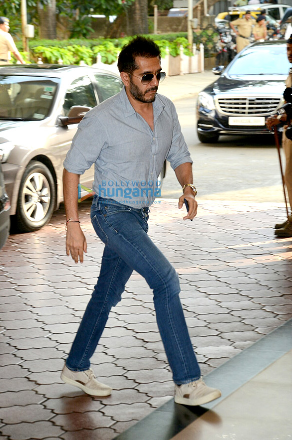 celebs attend the prayer meet in memory of the late actor vinod khanna 6