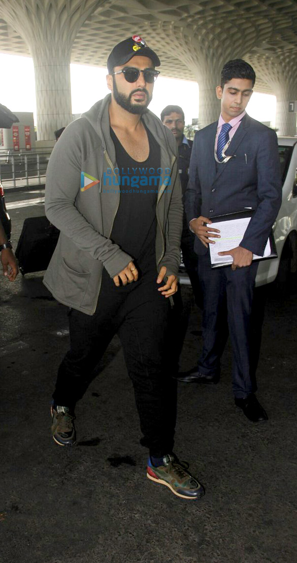 deepika padukone ayushmann khurana parineeti chopra shraddha kapoor and arjun kapoor snapped at the airport 14