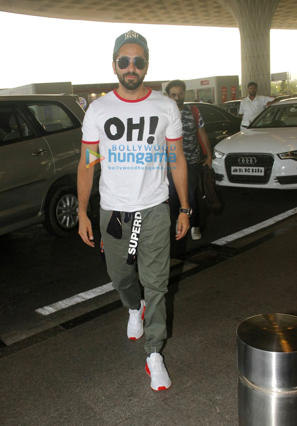 deepika padukone ayushmann khurana parineeti chopra shraddha kapoor and arjun kapoor snapped at the airport 2