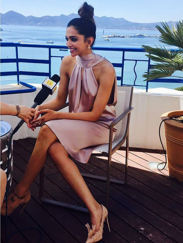 Deepika Padukone sizzles in a satin dress at Cannes 2017-4