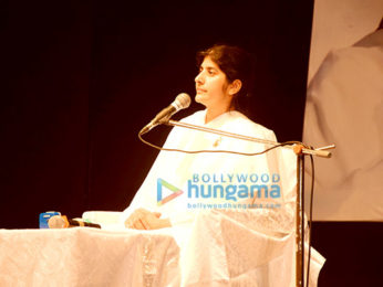 Dharmendra, Gracy Singh, Vivek Oberoi, Poonam Dhillon, Suresh Oberoi & others at Brahma Kumari's sister Shivani's spiritual talk