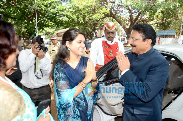 gauri khan and shaina nc grace the maharashtra day celebrations 5