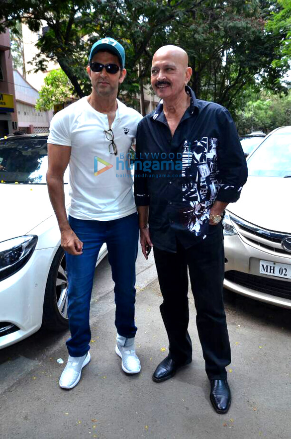 Hrithik Roshan snapped with family celebrating Mother’s Day at Hakkasan in Bandra Hrithik Roshan snapped with family celebrating Mother’s Day at Hakkasan in Bandra