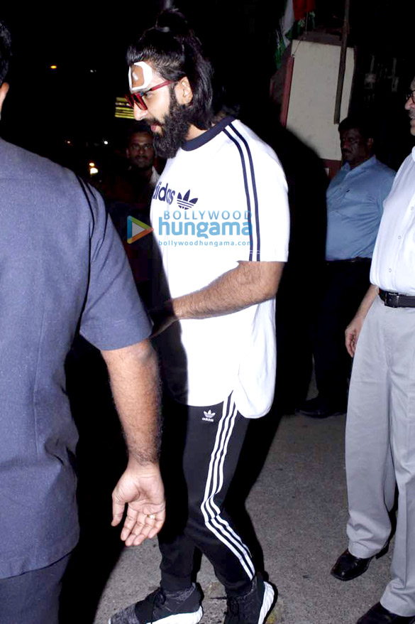 injured ranveer singh snapped post getting treatment at lilavati hospital in mumbai 5