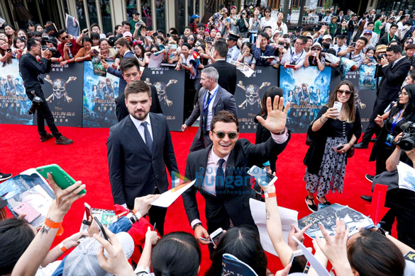 johnny depp dazzles fans at pirates of the caribbean premiere in shanghai disneyland 4