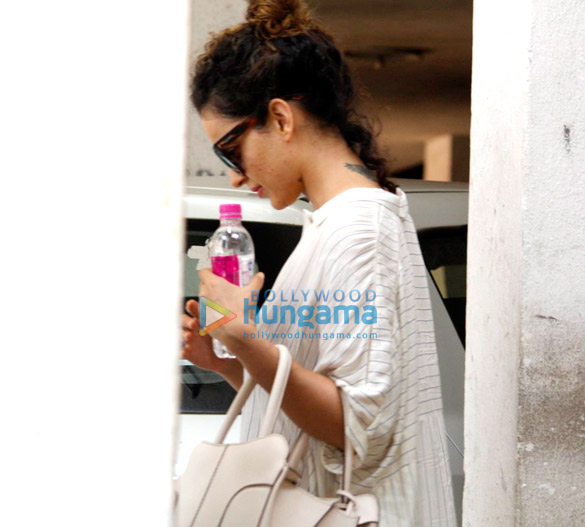 kangna ranaut snapped post visit to skin clinic in bandra 6