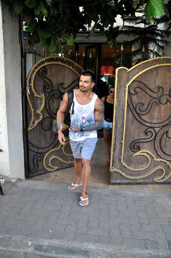 karan singh and bipasha snapped post spa a session in juhu 1