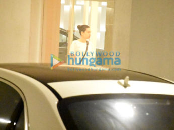 Kareena Kapoor Khan and Karisma Kapoor snapped at Karan Johar's house