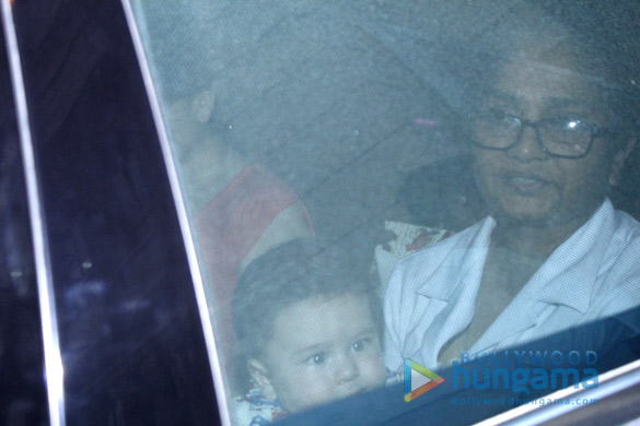 kareena kapoor khan and son taimur snapped at amrita aroras house 1