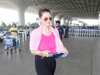 Kriti Sanon, Sushant Singh Rajput, Rekha, Parineeti Chopra & Sridevi snapped at the airport