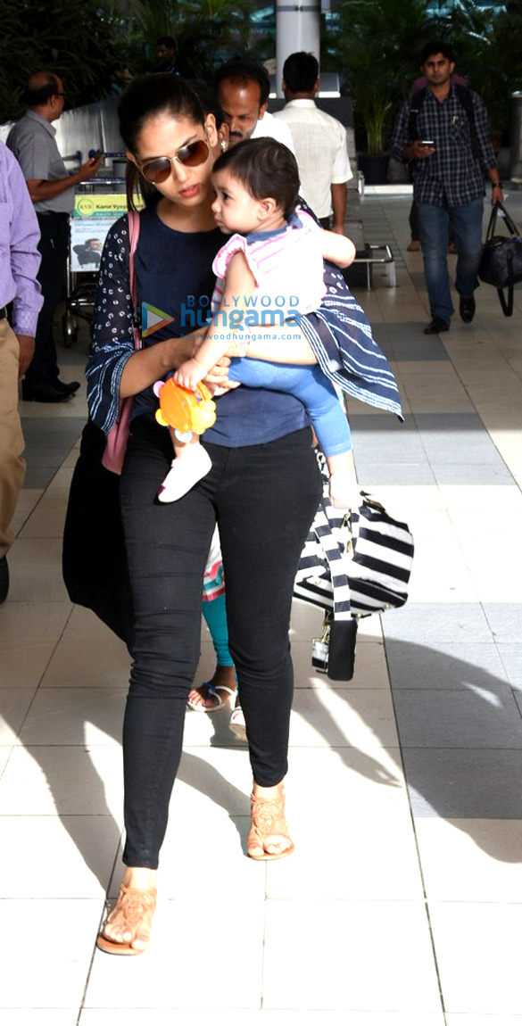 Mira Rajput snapped with daughter Misha at the domestic airport Mira Rajput snapped with daughter Misha at the domestic airport