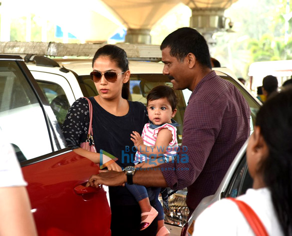mira rajput snapped with daughter misha at the domestic airport 6