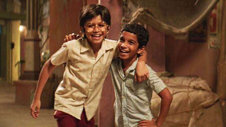 Raees’ Hilarious Deleted Scene: Gandhi’s Glasses