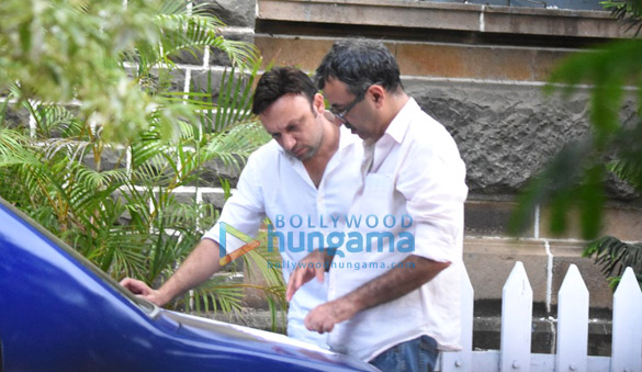 rajkumar hirani snapped on the sets of sanjay dutts biopic in mumbai 6