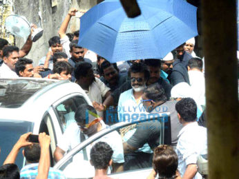 Rajnikanth snapped shooting on the streets of Mumbai today