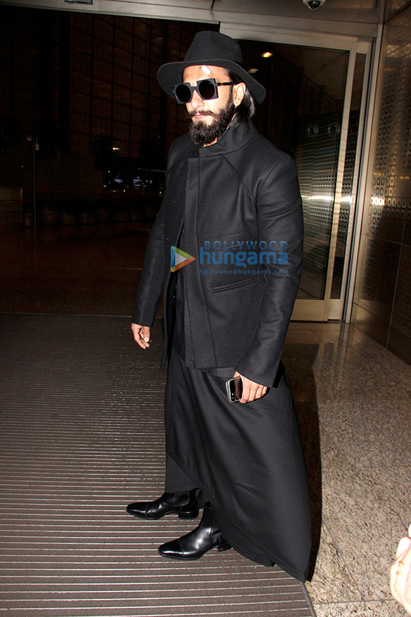 ranveer singh snapped at the airport 6 2