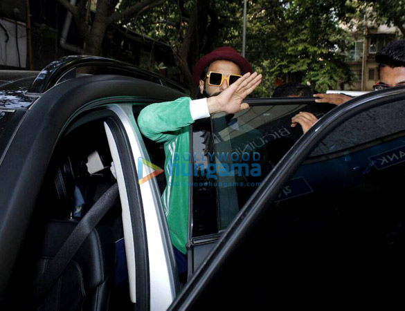 ranveer snapped at the kitchen garden 6