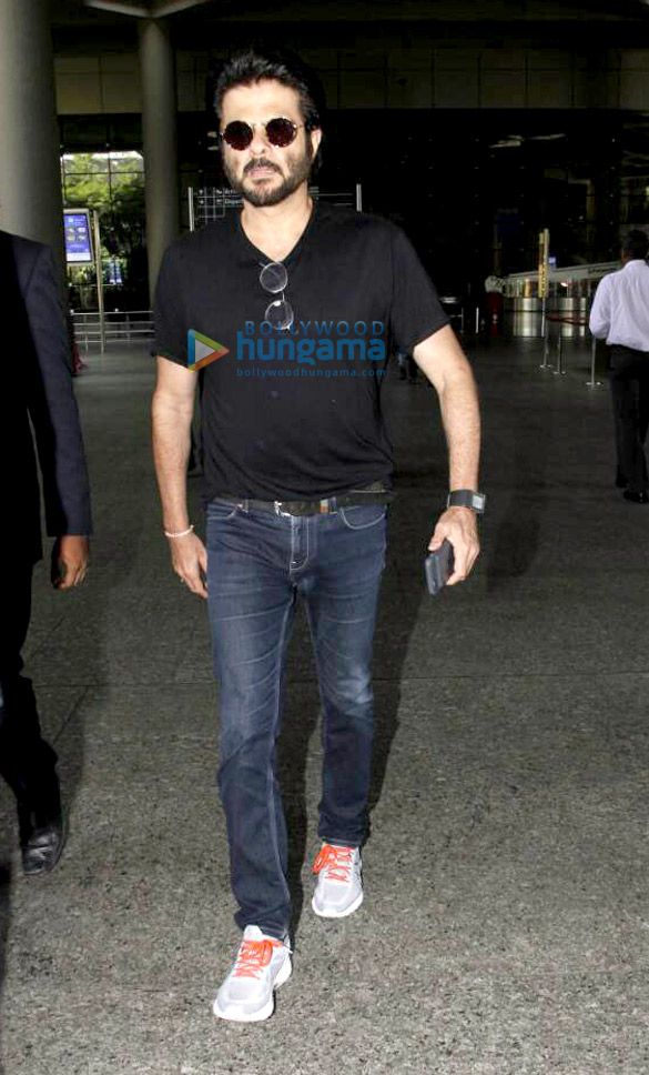 salman khan karan johar sonam kapoor sunil shetty and anil kapoor snapped at the airport 5