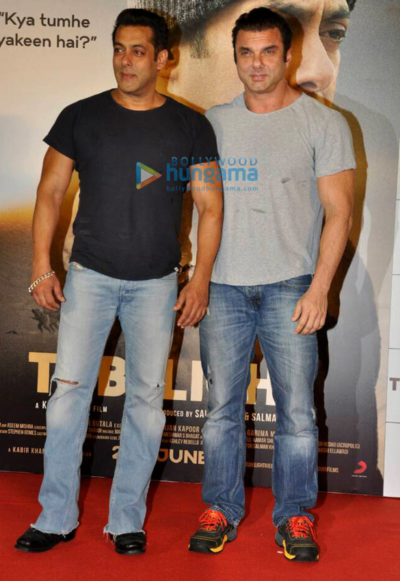 salman khan and sohail khan at the trailer launch of tubelight 3
