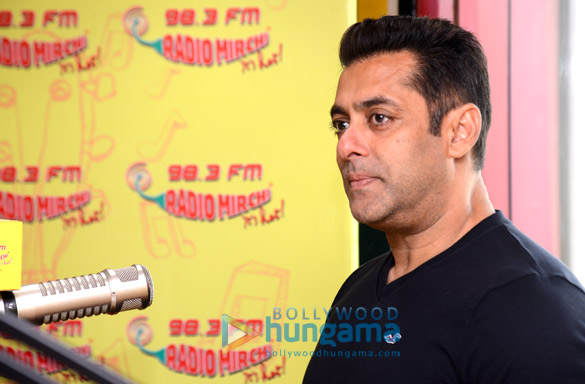 salman khan and sohail khan promote tubelight at 98 3 fm radio mirchi studio 1