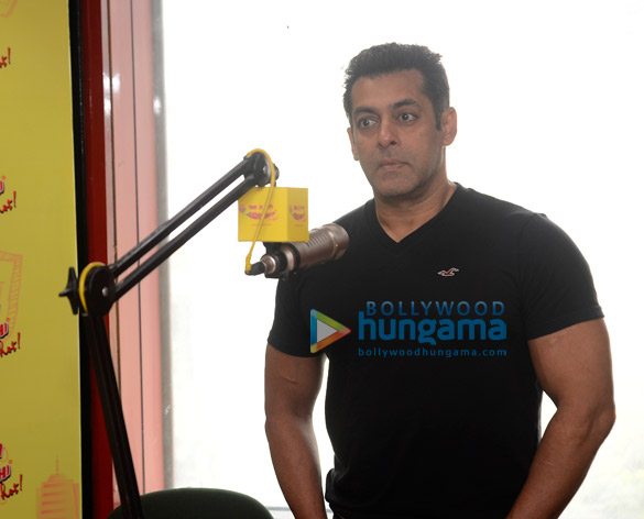 salman khan and sohail khan promote tubelight at 98 3 fm radio mirchi studio 2