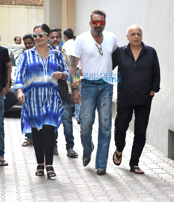 sanjay dutt mahesh bhatt and pooja bhatt snapped post meeting at vishesh films office 3