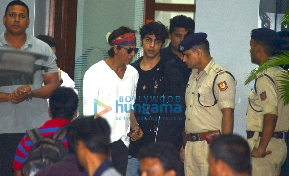 Shah Rukh Khan, AbRam and Aryan Khan snapped at the airport while arriving from Kolkata