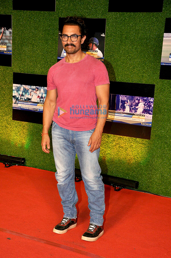 shah rukh khan aamir khan bachchans ambanis and others grace the premiere of sachin a billion dreams 21