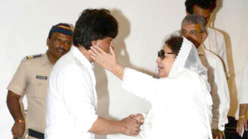 Shah Rukh Khan At Vinod Khanna’s Prayer Meet