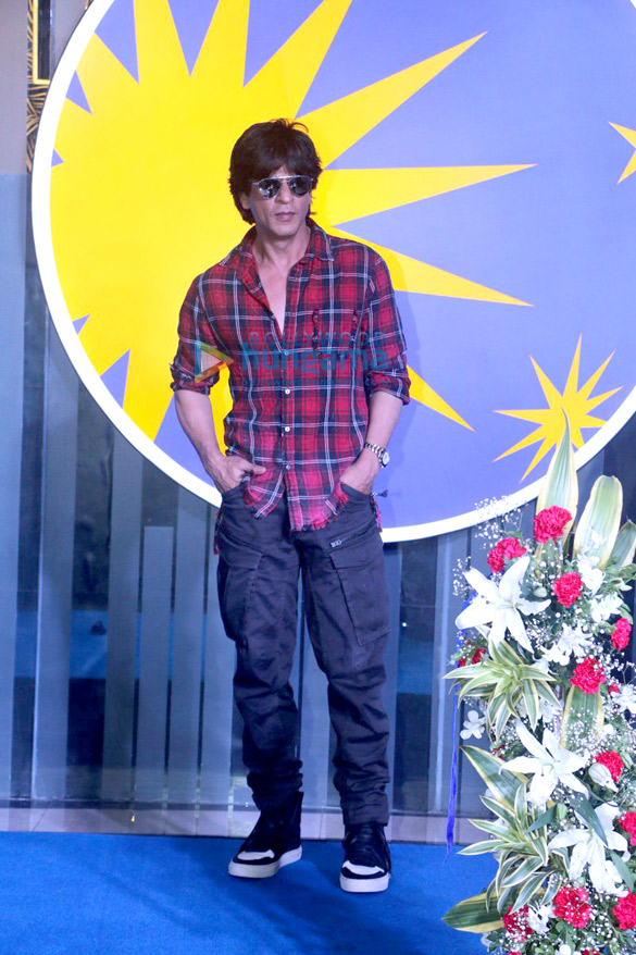 shah rukh unveils the new inox at rcity mall 5