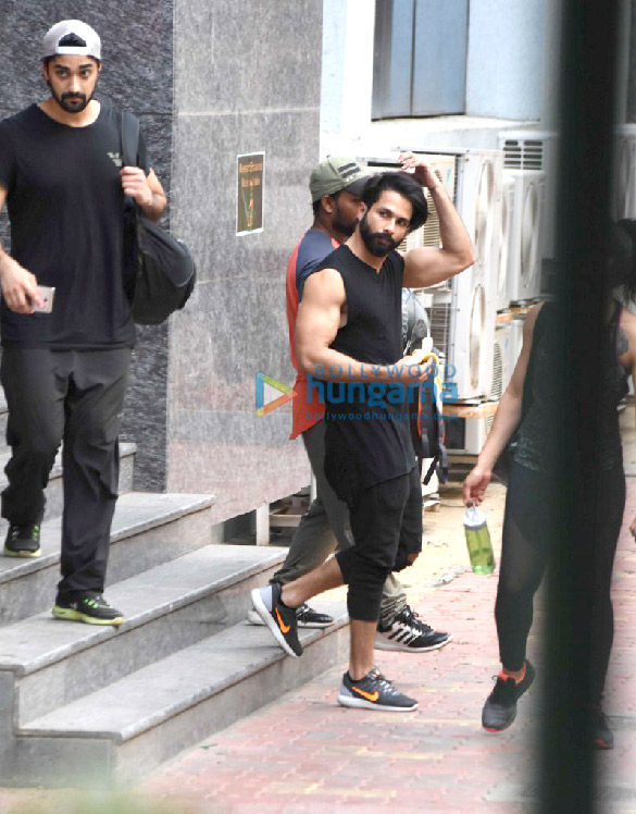 shahid kapooor snapped in bandra 3