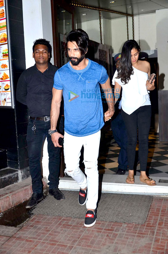shahid and mira snapped post dinner at bastian 2