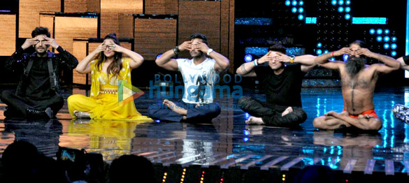 sonakshi sinha and baba ramdev on the sets of nach baliye 8 3