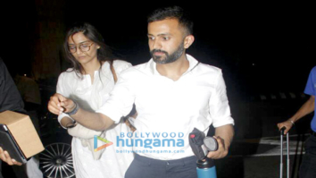 Sonam Kapoor snapped with rumoured boyfriend Anand Ahuja enroute to Delhi