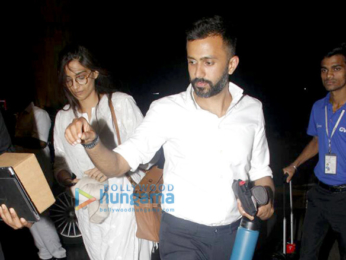 Sonam Kapoor snapped with rumoured boyfriend Anand Ahuja enroute to Delhi