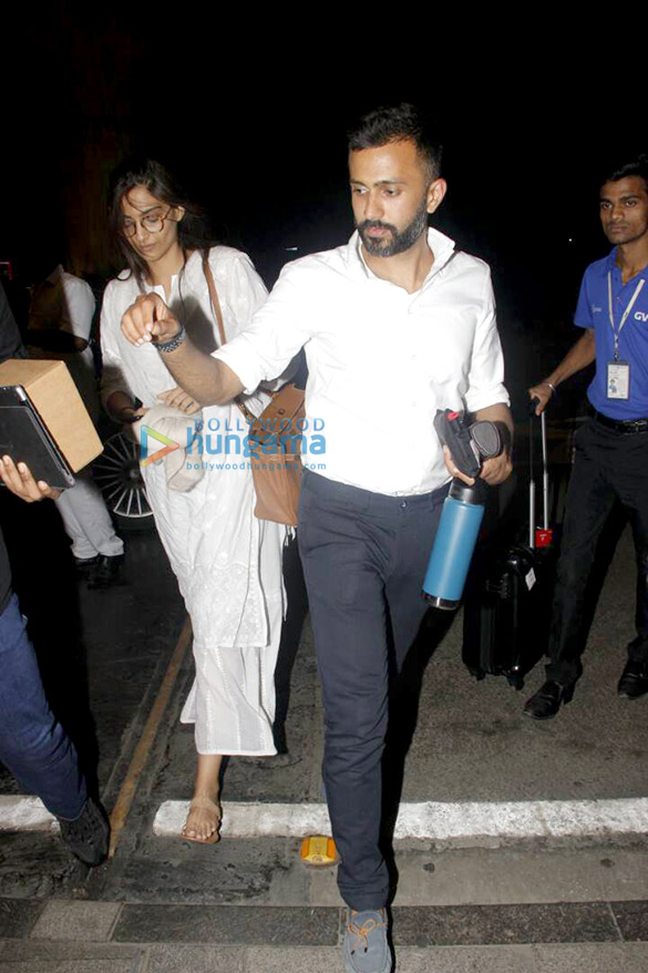 sonam snapped with rumoured boyfriend anand ahuja 5