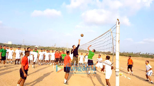Spotted Akshay Kumar playing volleyball at INS Hamla in Mumbai