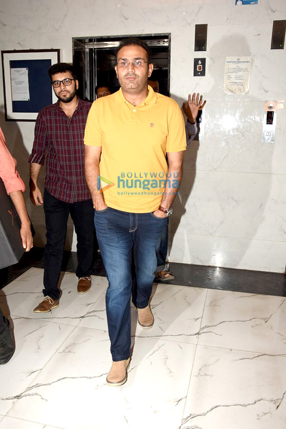 sunny leone and virender sehwag snapped post meeting in bandra 2