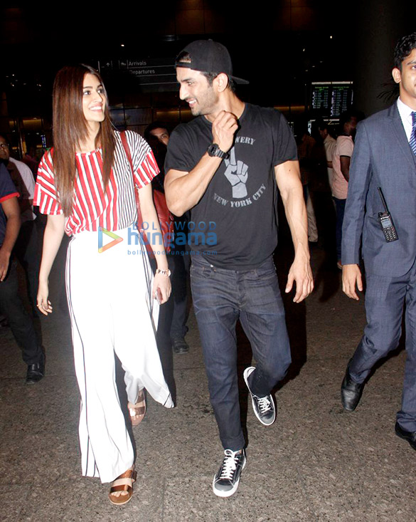 Sushant Singh Rajput, Kriti Sanon, Diana Penty and Farhan Akhtar snapped at the airport Sushant Singh Rajput, Kriti Sanon, Diana Penty and Farhan Akhtar snapped at the airport