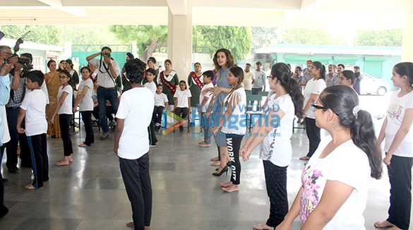 taapsee pannu visits her school mata jai kaur public school in delhi 4