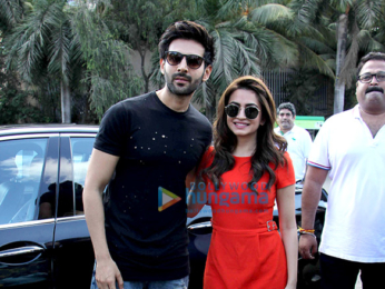 Tabu, Kartik Aryan, Kriti Kharbanda and others grace the Lokhandwala Street Festival