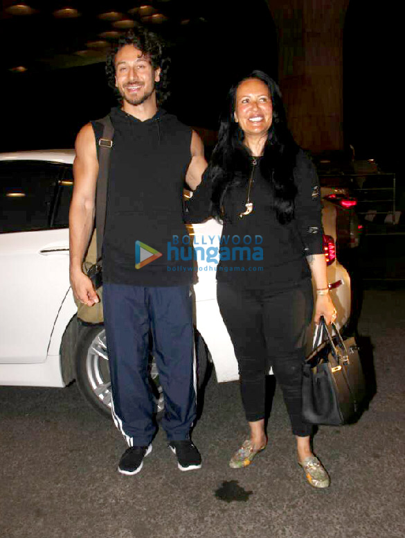 tiger shroff and his mother ayesha shroff snapped at the airport 3