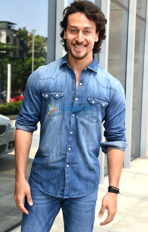 tiger shroff at the inauguration of lifestyle store in seawoods 6