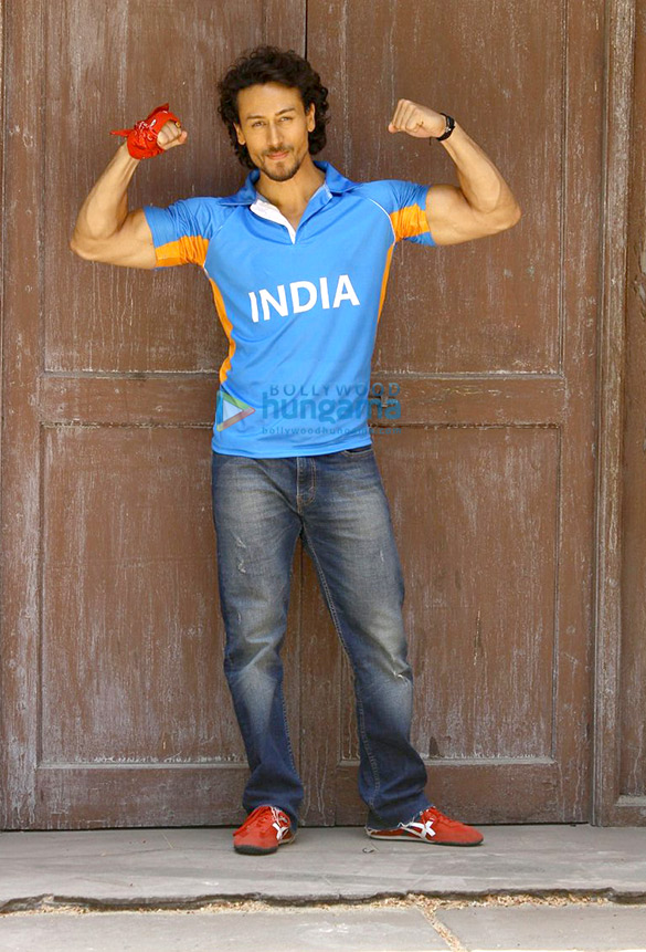 tiger shroff snapped at munna michael promotions 4