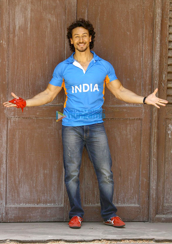 tiger shroff snapped at munna michael promotions 5