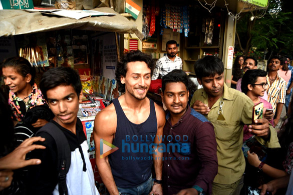 tiger shroff snapped buying gq magazine with him on cover 4