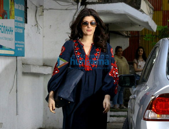 Twinkle Khanna snapped post a salon session in Juhu Twinkle Khanna snapped post a salon session in Juhu