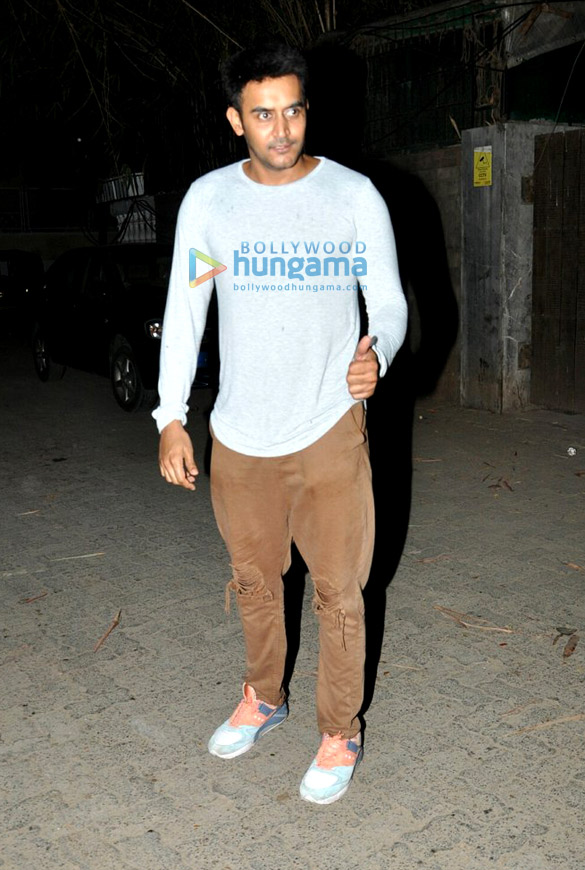 varun sonakshi jhanvi and others snapped at baywatch screening 8