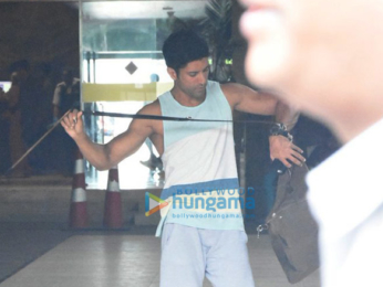 Farhan Akhtar snappped post his gym session in Bandra